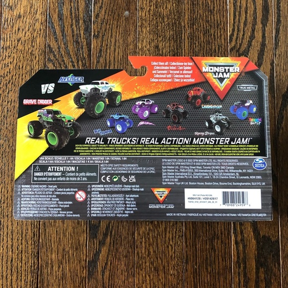 Monster Jam Monster Trucks Grave Digger vs. Avenger - Series 25 - 2-Pack - NEW! - Picture 3 of 6